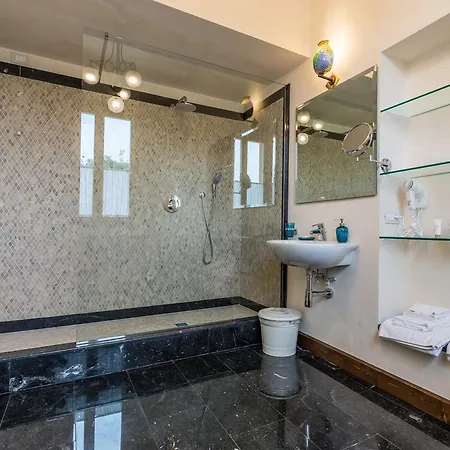 Di Casa Spadoni فينْتْسا